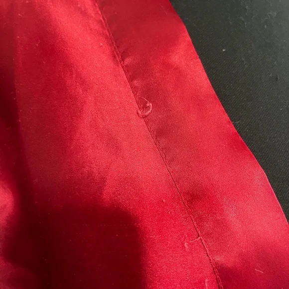 Elegant Red Kimono with Crane Design - Picture 5 of 11